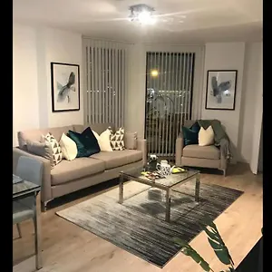 Luxurious 2 Bedroom In Canary Wharf Apartment