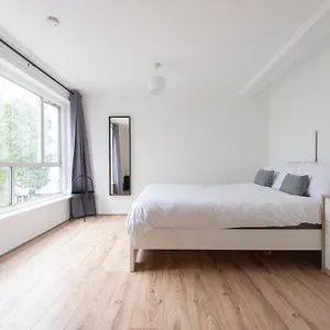 Modern Luxury By Mile End Apartment