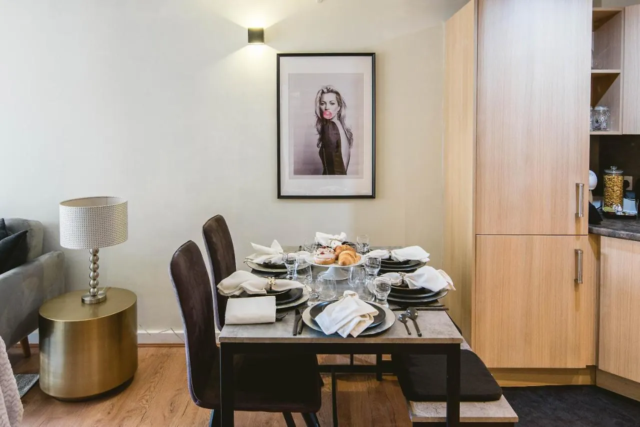 Apartment Canary Wharf 2-Bed Luxury Haven London