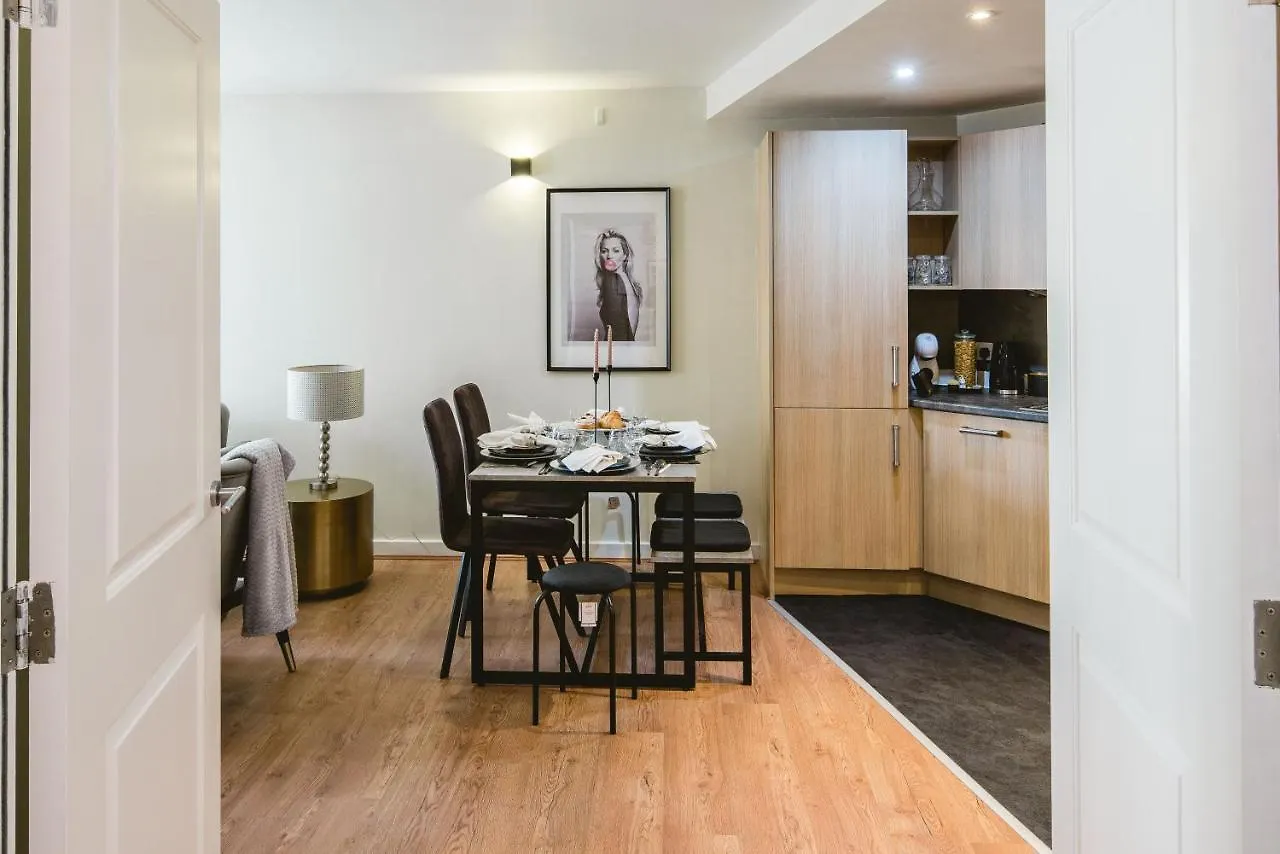 Apartment Canary Wharf 2-Bed Luxury Haven London