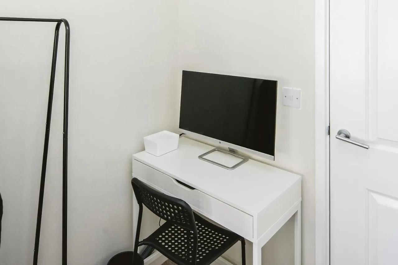 Canary Wharf 2-Bed Luxury Haven London