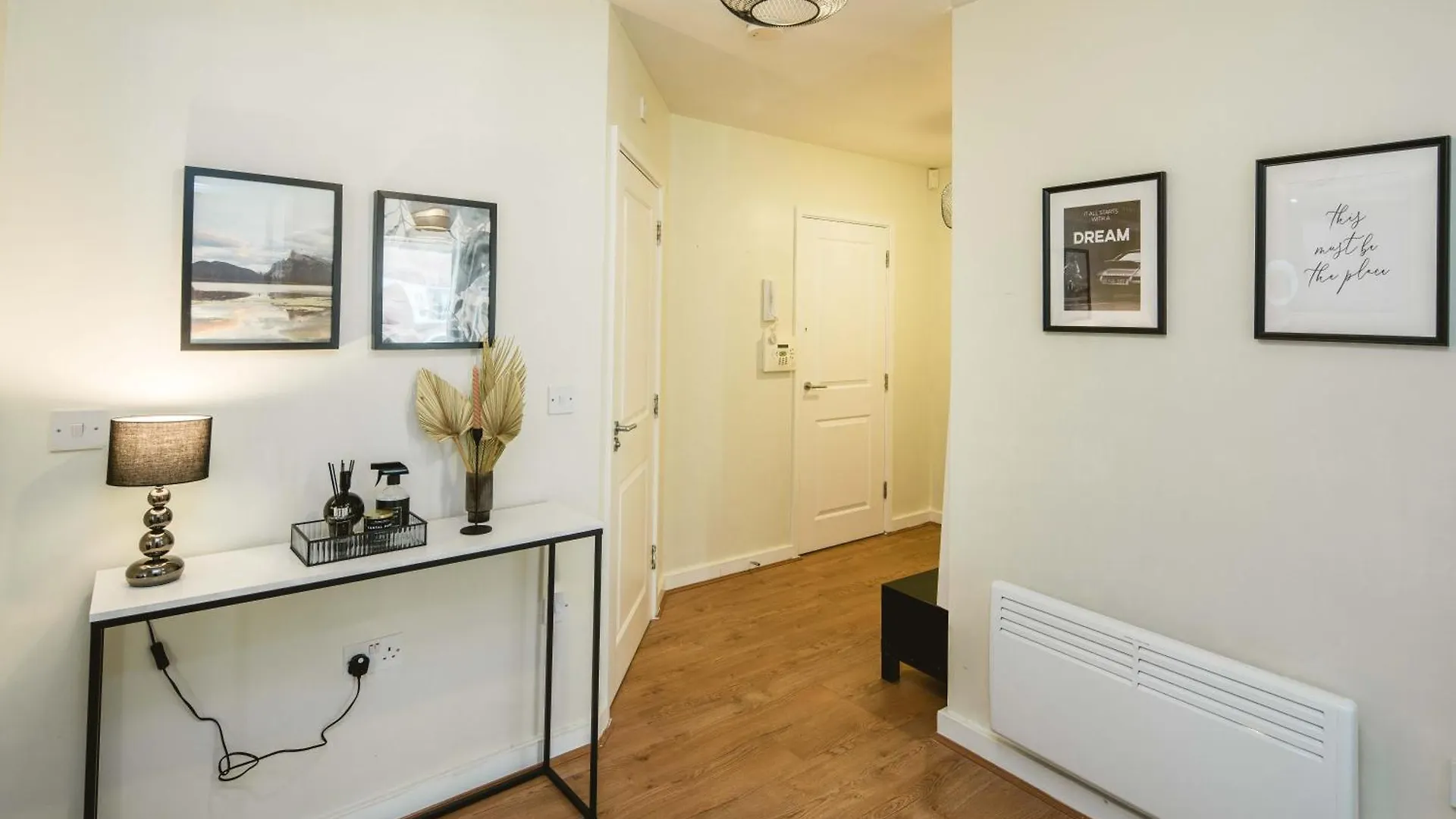 Canary Wharf 2-Bed Luxury Haven London
